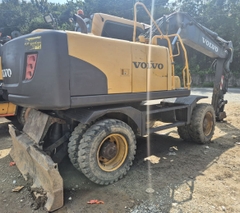 XE ĐÀO BÁNH LỐP VOLVO EW145BP
