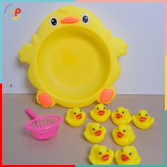 Thau 8 chú vịt con chút chít kèm vợt 916-47 đồ chơi nhà tắm PeeKaPaw Toys