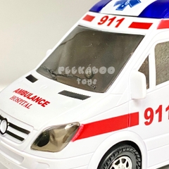 Xe Cấp Cứu Xe Cứu Thương 89-2689 Chạy Pin Có Đèn Led Nhiều Màu và Âm Thanh Peekapaw Toys