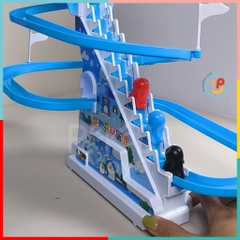 Đồ chơi cầu trượt 3 chú chim cánh cụt leo thang dùng pin có nhạc 777-3 Peekabootoys