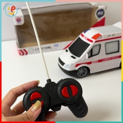 Xe cứu thương điều khiển từ xa mô phỏng chạy bằng tay cầm mã 788 PeeKaPaw Toys