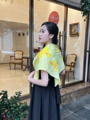 Khăn lụa tơ tằm vẽ tay – khăn lụa vuông vẽ hoa diên vĩ vàng