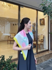 Khăn lụa tơ tằm vẽ tay – khăn lụa vuông vẽ hoa mẫu đơn viền vàng