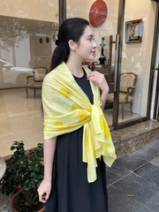 Khăn lụa tơ tằm vẽ tay – khăn lụa dài vẽ hoa cúc vàng