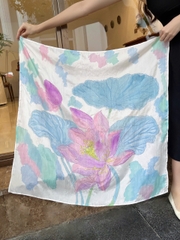 Khăn lụa tơ tằm vẽ tay – khăn lụa vuông vẽ hoa sen tím
