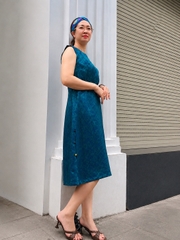 Váy lụa tơ tằm xếp li cổ, xẻ chân
