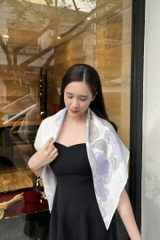 KHĂN LỤA TƠ TẰM VẼ TAY VUÔNG – VẼ HOA CẨM TÚ CẦU - QUÀ TẶNG VĂN HÓA VIỆT