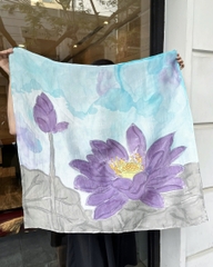 KHĂN LỤA TƠ TẰM VẼ TAY VUÔNG – VẼ HOA SEN TÍM NỀN XANH - QUÀ TẶNG VĂN HÓA VIỆT