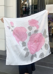 KHĂN LỤA TƠ TẰM VẼ TAY VUÔNG – VẼ HOA HỒNG HỒNG - QUÀ TẶNG VĂN HÓA VIỆT