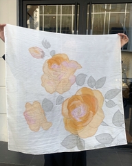 KHĂN LỤA TƠ TẰM VẼ TAY VUÔNG – VẼ HOA HỒNG VÀNG - QUÀ TẶNG VĂN HÓA VIỆT