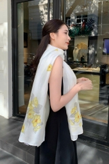 Khăn lụa tơ tằm vẽ hoa mai vàng – Quà tặng cao cấp cho đối tác