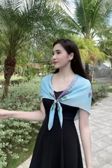 KHĂN LỤA TƠ TẰM VẼ TAY VUÔNG – VẼ HOA TỬ ĐẰNG TÍM NỀN XANH - QUÀ TẶNG VĂN HÓA VIỆT