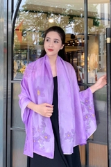 Khăn lụa tơ tằm vẽ tay hoa lan tím – Quà tặng thủ công Việt Nam cao cấp