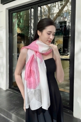 Khăn Lụa Tơ Tằm Vẽ Tay Hoa Hồng Dịu Dàng – Quà Tặng Thủ Công Việt Nam Cao Cấp