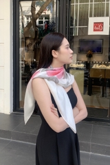 KHĂN LỤA TƠ TẰM VẼ TAY VUÔNG – VẼ HOA HỒNG HỒNG - QUÀ TẶNG VĂN HÓA VIỆT