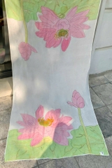 Khăn lụa tơ tằm vẽ hoa sen hồng – Quà tặng Văn hóa Việt cao cấp