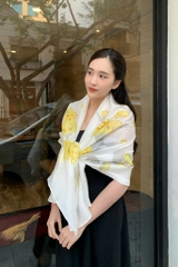 Khăn lụa tơ tằm vẽ tay cành mai vàng – Khăn lụa quà tặng lưu niệm