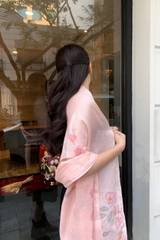 Khăn Lụa Tơ Tằm Vẽ Tay Hoa Leo Hồng – Quà Tặng Thủ Công Việt Nam Cao Cấp