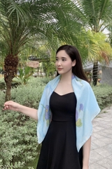KHĂN LỤA TƠ TẰM VẼ TAY VUÔNG – VẼ HOA MUỐNG BIỂN - QUÀ TẶNG VĂN HÓA VIỆT