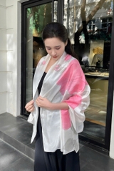 Khăn Lụa Tơ Tằm Vẽ Tay Hoa Hồng Dịu Dàng – Quà Tặng Thủ Công Việt Nam Cao Cấp