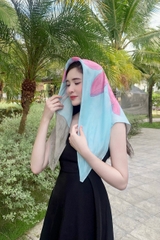 KHĂN LỤA TƠ TẰM VẼ TAY VUÔNG – VẼ HOA SEN HỒNG NỀN XANH - QUÀ TẶNG VĂN HÓA VIỆT