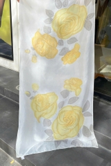 Khăn Lụa Tơ Tằm Vẽ Tay Hoa Hồng Vàng Kiêu Sa