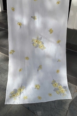 Khăn lụa tơ tằm vẽ hoa mai vàng – Quà tặng cao cấp cho đối tác