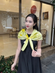 Khăn lụa tơ tằm vẽ tay – khăn lụa vuông vẽ hoa hồng vàng leo