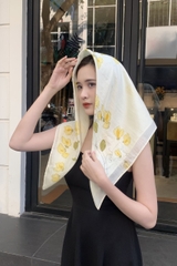 KHĂN LỤA TƠ TẰM VẼ TAY VUÔNG – VẼ HOA LEO VÀNG - QUÀ TẶNG VĂN HÓA VIỆT