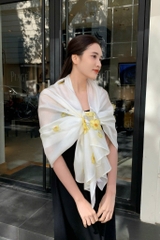 Khăn lụa tơ tằm vẽ hoa mai vàng – Quà tặng cao cấp cho đối tác