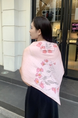 KHĂN LỤA TƠ TẰM VẼ TAY VUÔNG – VẼ HOA LEO HỒNG - QUÀ TẶNG VĂN HÓA VIỆT