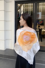 KHĂN LỤA TƠ TẰM VẼ TAY VUÔNG – VẼ HOA HỒNG VÀNG - QUÀ TẶNG VĂN HÓA VIỆT