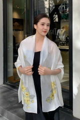 Khăn lụa tơ tằm vẽ hoa mai vàng – Quà tặng cao cấp cho đối tác