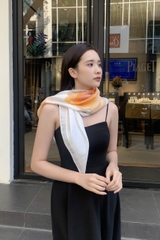 KHĂN LỤA TƠ TẰM VẼ TAY VUÔNG – VẼ HOA HỒNG VÀNG - QUÀ TẶNG VĂN HÓA VIỆT