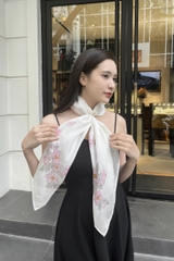 KHĂN LỤA TƠ TẰM VẼ TAY VUÔNG – VẼ HOA ĐÀO RƠI - QUÀ TẶNG VĂN HÓA VIỆT