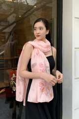 Khăn Lụa Tơ Tằm Vẽ Tay Hoa Leo Hồng – Quà Tặng Thủ Công Việt Nam Cao Cấp