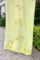 Khăn Lụa Tơ Tằm Vẽ Tay Hoa Leo Vàng – Quà Tặng Văn Hóa Việt Nam Cao Cấp