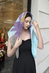 KHĂN LỤA TƠ TẰM VẼ TAY VUÔNG – VẼ HOA SEN TÍM NỀN XANH - QUÀ TẶNG VĂN HÓA VIỆT