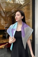 KHĂN LỤA TƠ TẰM VẼ TAY VUÔNG – VẼ HOA SEN TÍM NỀN XANH - QUÀ TẶNG VĂN HÓA VIỆT