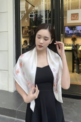 KHĂN LỤA TƠ TẰM VẼ TAY VUÔNG – VẼ HOA ĐÀO RƠI - QUÀ TẶNG VĂN HÓA VIỆT