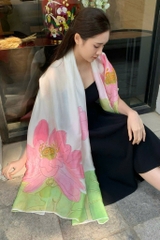 Khăn lụa tơ tằm vẽ hoa sen hồng – Quà tặng Văn hóa Việt cao cấp
