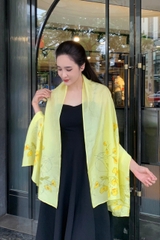 Khăn Lụa Tơ Tằm Vẽ Tay Hoa Leo Vàng – Quà Tặng Văn Hóa Việt Nam Cao Cấp