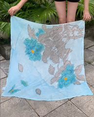 KHĂN LỤA TƠ TẰM VẼ TAY VUÔNG – VẼ HOA PHÙ DUNG - QUÀ TẶNG VĂN HÓA VIỆT