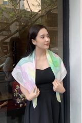 KHĂN LỤA TƠ TẰM VẼ TAY VUÔNG – VẼ HOA SEN HỒNG NỀN NHIỀU MÀU - QUÀ TẶNG VĂN HÓA VIỆT