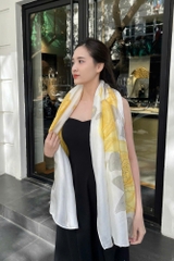 Khăn Lụa Tơ Tằm Vẽ Tay Hoa Hồng Vàng Kiêu Sa