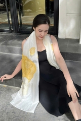 Khăn Lụa Tơ Tằm Vẽ Tay Hoa Hồng Vàng Kiêu Sa