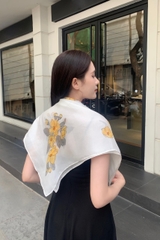 KHĂN LỤA TƠ TẰM VẼ TAY VUÔNG – VẼ HOA MAI VÀNG - QUÀ TẶNG VĂN HÓA VIỆT