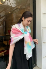 Khăn lụa tơ tằm vẽ hoa sen hồng nền nhiều màu – Khăn tơ tằm Việt Nam cao cấp