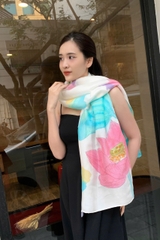 Khăn lụa tơ tằm vẽ hoa sen hồng nền nhiều màu – Khăn tơ tằm Việt Nam cao cấp