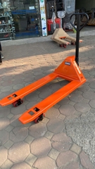 Xe nâng tay thấp 2000kg càng hẹp